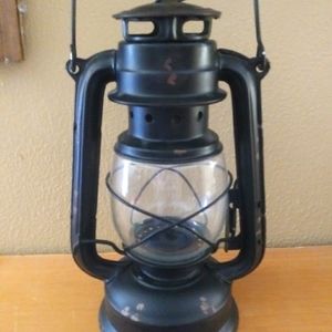 Tea light candle lantern